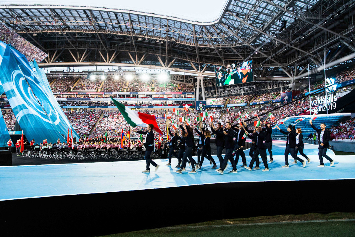 Team Italy beim Einlauf während der Eröffnungsfeier der WorldSkills 2019 in Kazan
